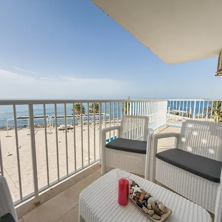 Apartment Front Sea View
