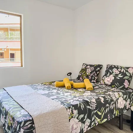 Front Sea View Apartment *